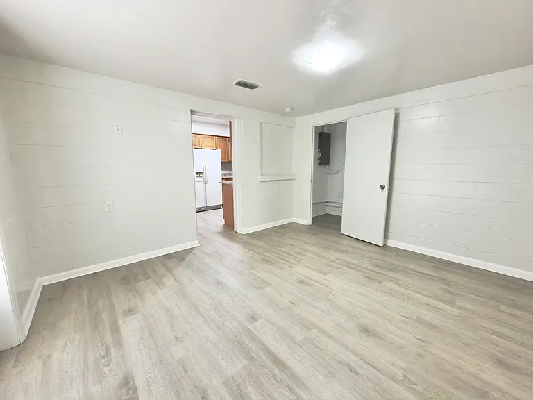 927 E Walnut St — Photo 17