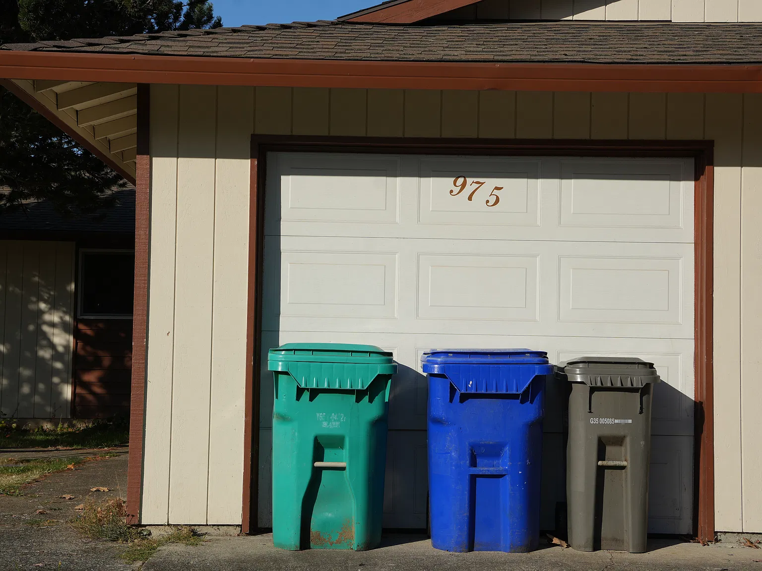 3 bed, 1100 sqft, $1,980 — Photo 2