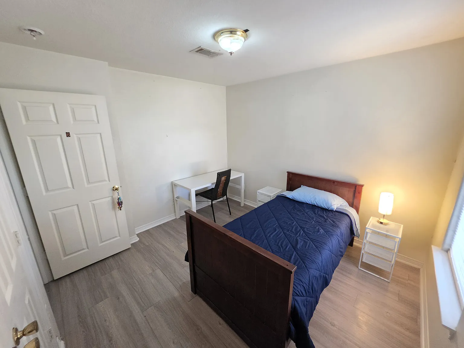 1 bed, 2.5 bath, 1950 sqft, $800 — Photo 1