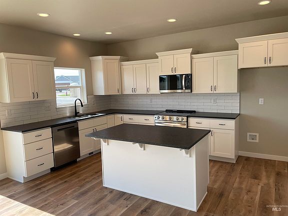 3rd image of 504 Carson Dr