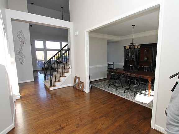 2nd image of 215 Broadwell Cir