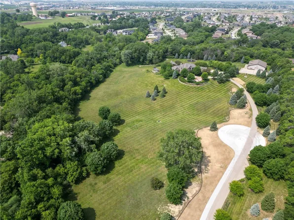 7560 NW 100th St, Johnston, IA 50131