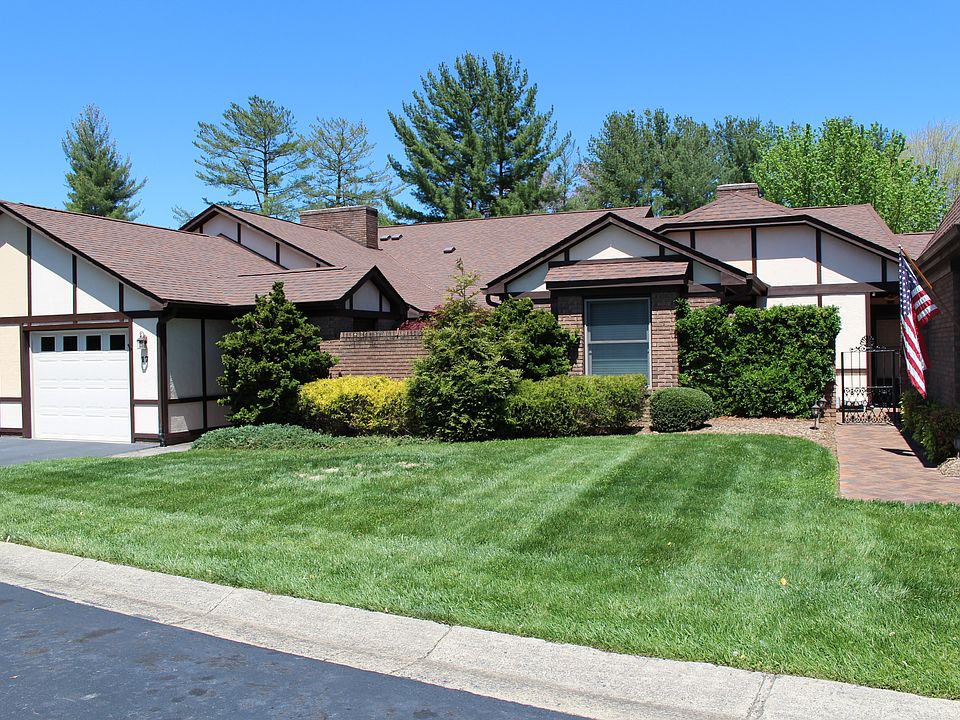 1st image of 17 Lodge Ln #17
