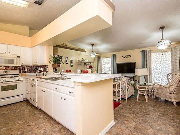 4th image of 15320 Lafite Ln