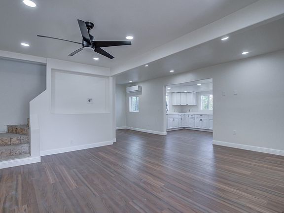 4th image of 23622 Proberta Rd