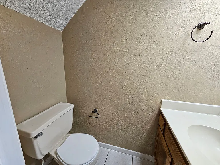 202 Samuel Blvd #3C — Photo 11
