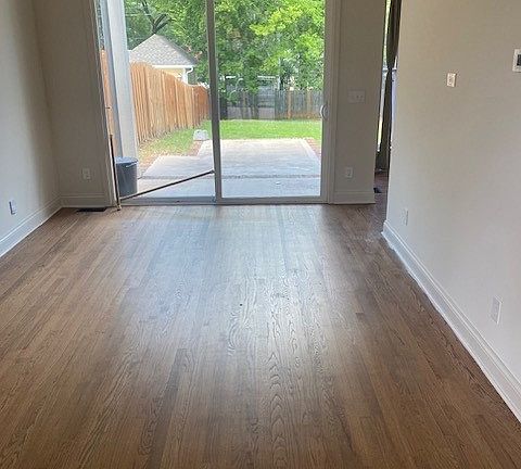 3rd image of 2437 Laburnum Ave