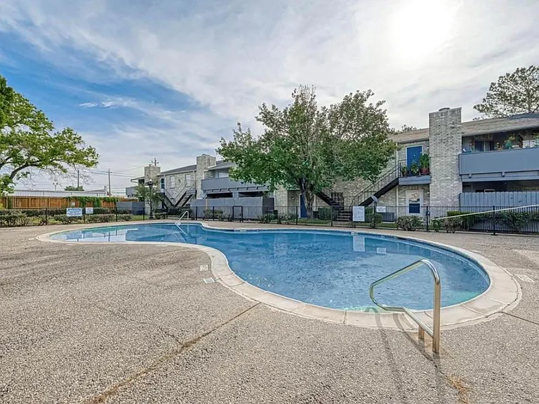 9700 Leawood Blvd #212 — Photo 18