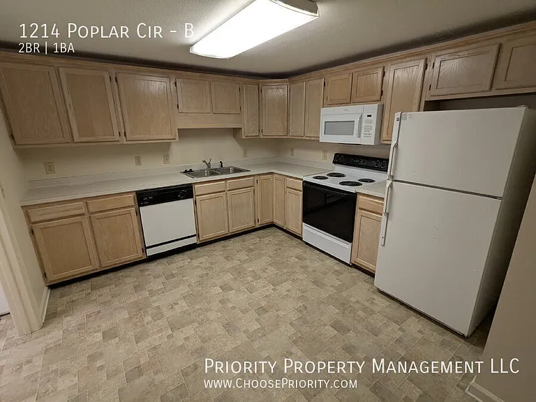 1214 Poplar Cir #B — Photo 4