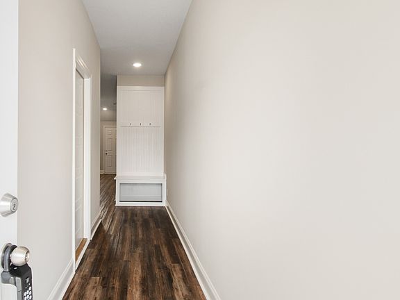4th image of 208 Drayton Dr #C