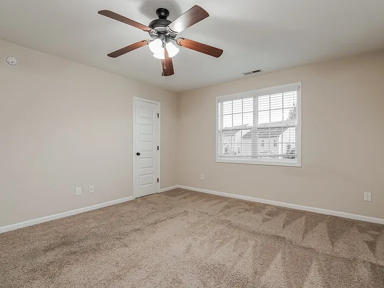 536 McCarthy Dr — Photo 10