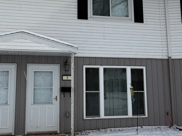 8 Westfield Cir, Minot, ND 58701