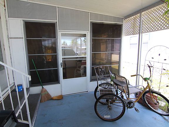 4th image of 44 Sierra Vista St