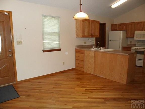 3rd image of 36 Ironweed Dr