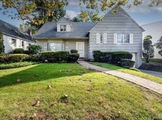 568 Donald Lane, Woodmere, NY 11598