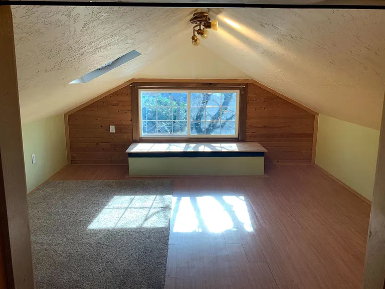 4 Bedroom, 1.5 Bath House — Photo 23