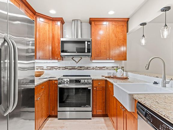 4th image of 905 Apricot Ave APT G