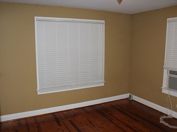 4th image of 1410 Lovers Ln
