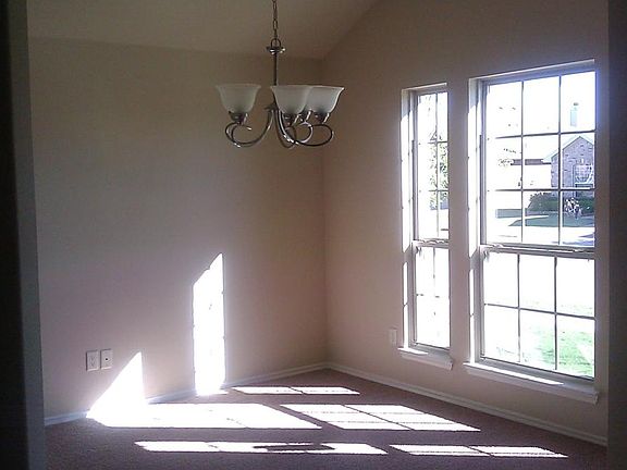 3rd image of 914 Bens Dr