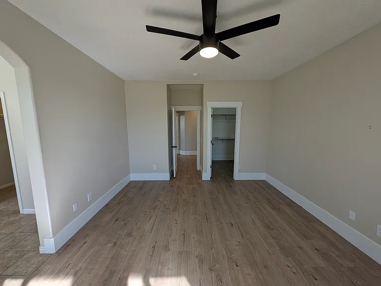 8743 N Franklin Dr — Photo 34
