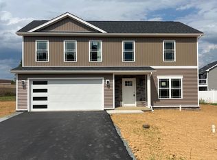 12221 Red Hawk Dr, Waynesboro, PA 17268