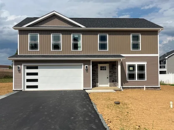 12221 Red Hawk Dr, Waynesboro, PA 17268