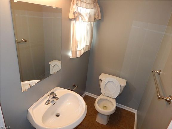 4th image of 1854 W 50th St