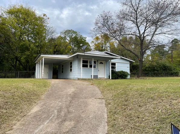 241 Byrne St, Lone Star, TX 75668