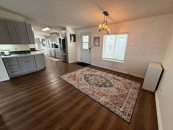 5th image of 1415 Main St #32