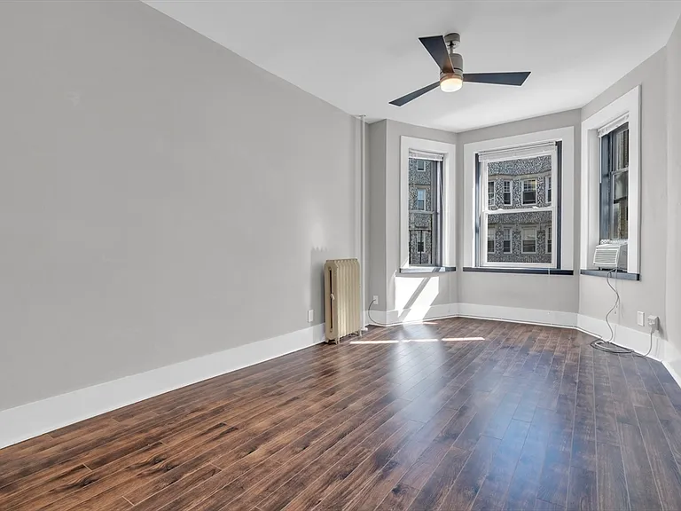65 Burbank St #14 — Photo 4