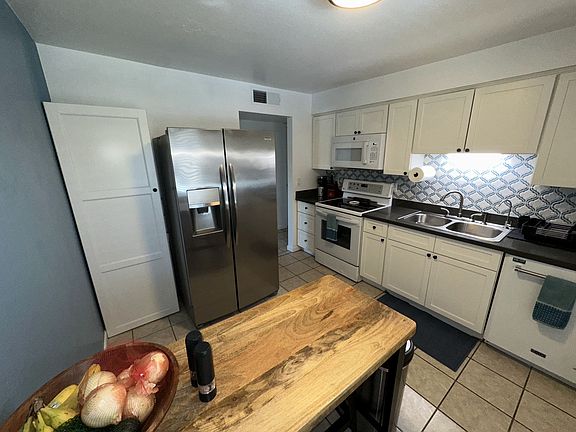 5th image of 824 W 9th St #824
