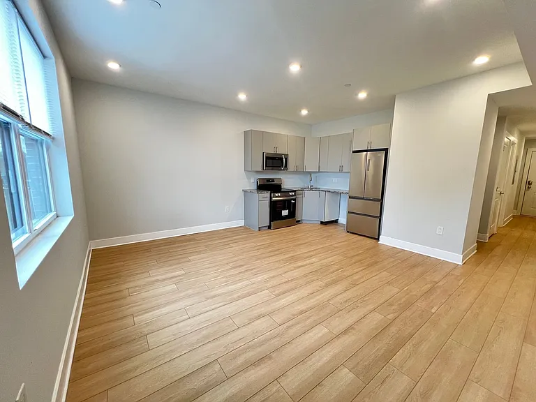 1132 N 41st St — Photo 28