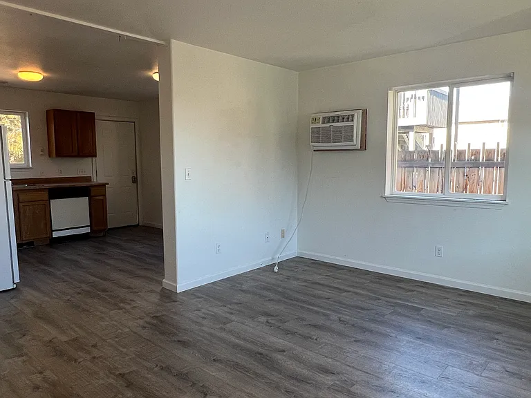 2211 N Airport Rd #4 — Photo 4
