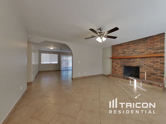 3rd image of 2532 E Anderson Dr