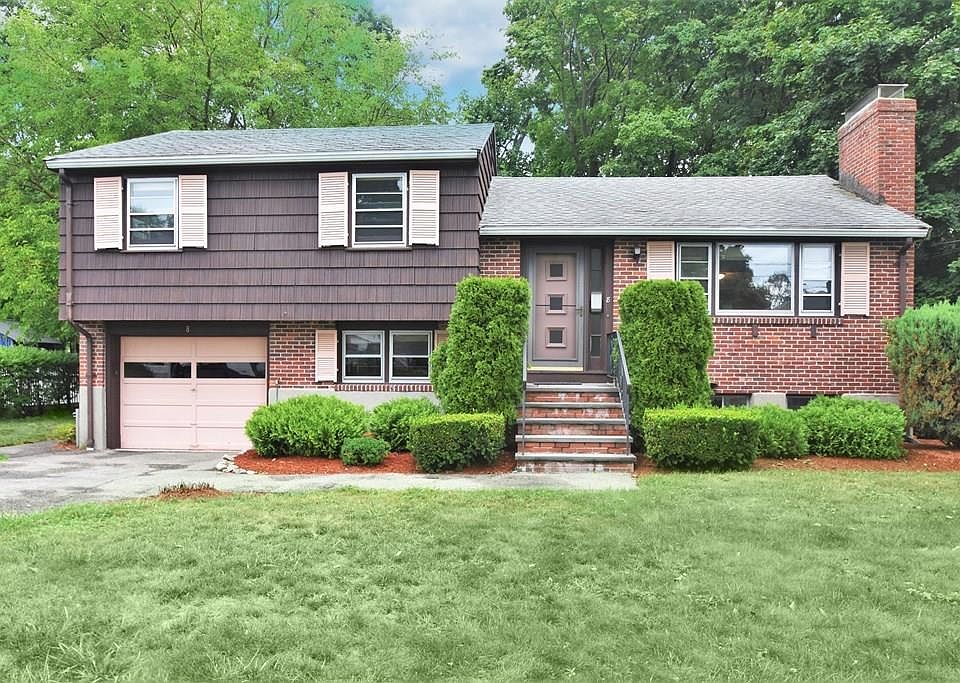1st image of 8 Wood Dr