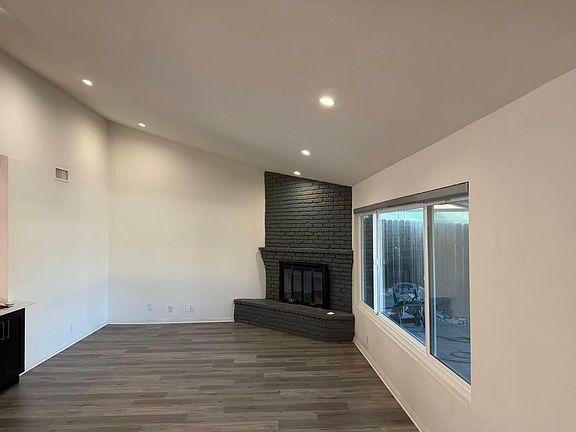 3rd image of 3439 1/2 Altura Ave