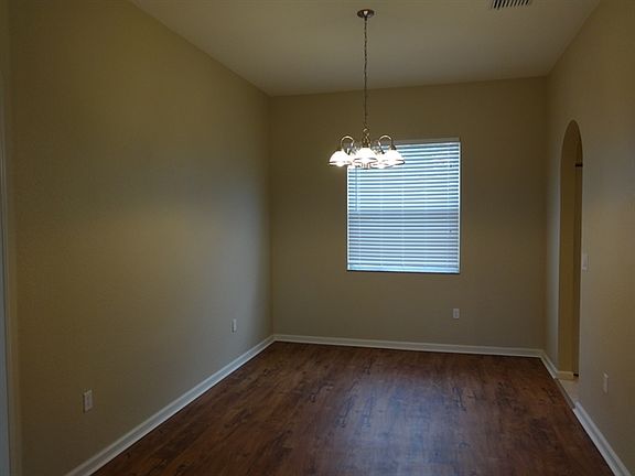 5th image of 885 SW McCoy Ave