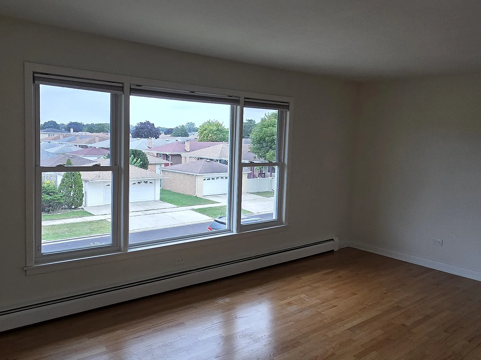 8616 W Carmen Ave — Photo 2