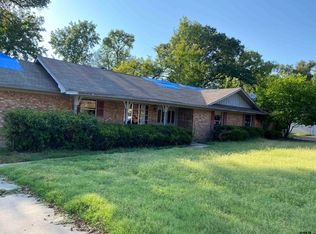 806 Circle Dr, Winnsboro, TX 75494