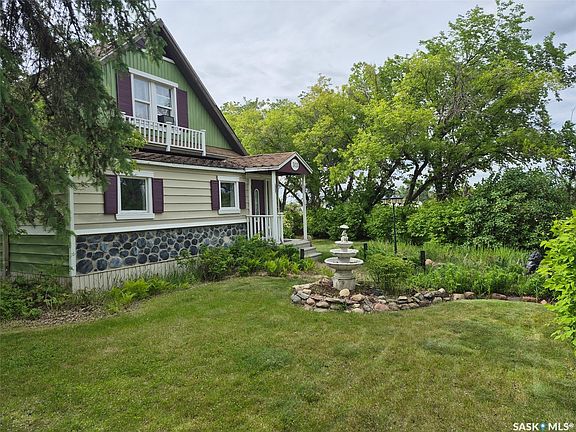 3rd image of 303 Edward Street