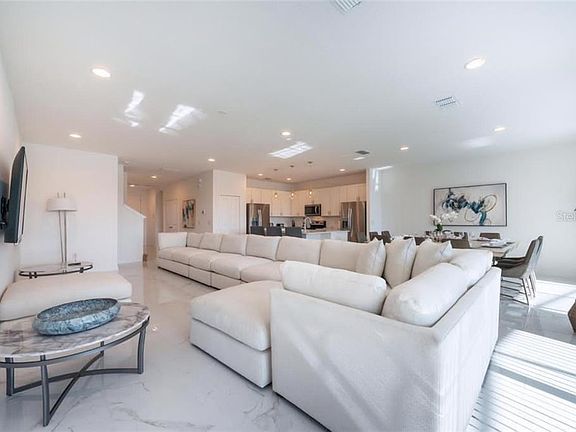 4th image of 467 Marcello Blvd