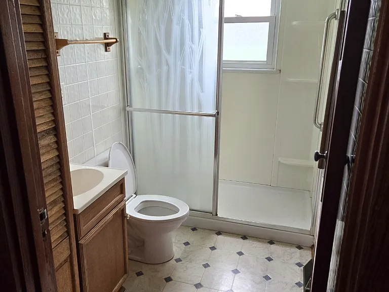220 Madison St — Photo 2