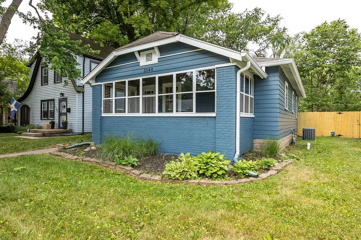 3 bed, 1.0 bath, 947 sqft, $1,695 — Photo 1