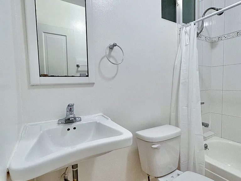 Larkin Street Apartments — Photo 7