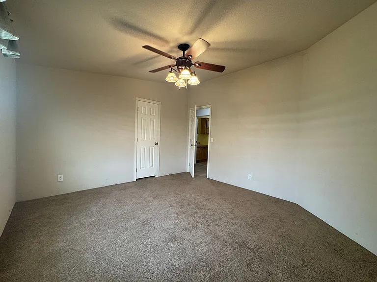 10044 S Kent Rd — Photo 17