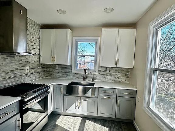 5th image of 483 East Ave #2