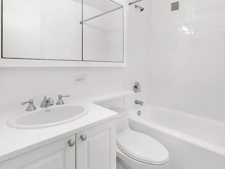 136 E 55th St #2R — Photo 12