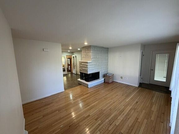 5th image of 2302 Sears St