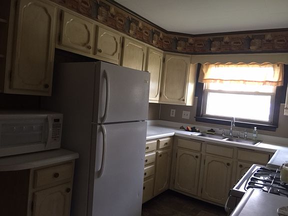 3rd image of 820 Gorley St
