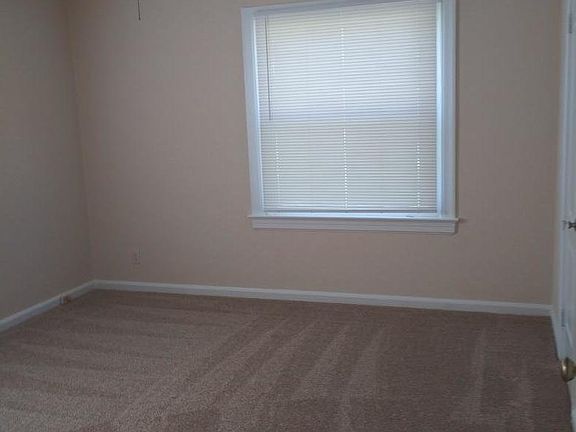 4th image of 955 Allison St